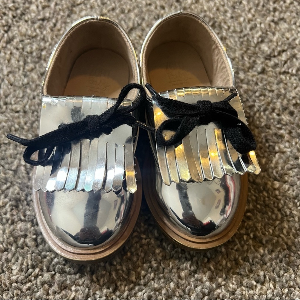 Zara Kids Girls Metallic Silver Patent Leather Oxford Lace Up Shoes Size 4.5